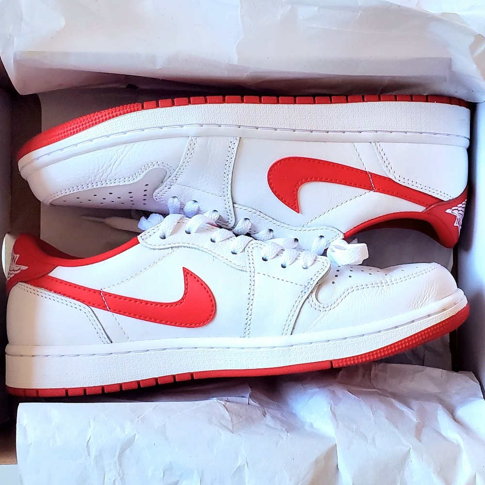 Air Jordan 1 Low OG University Red - Men's 9